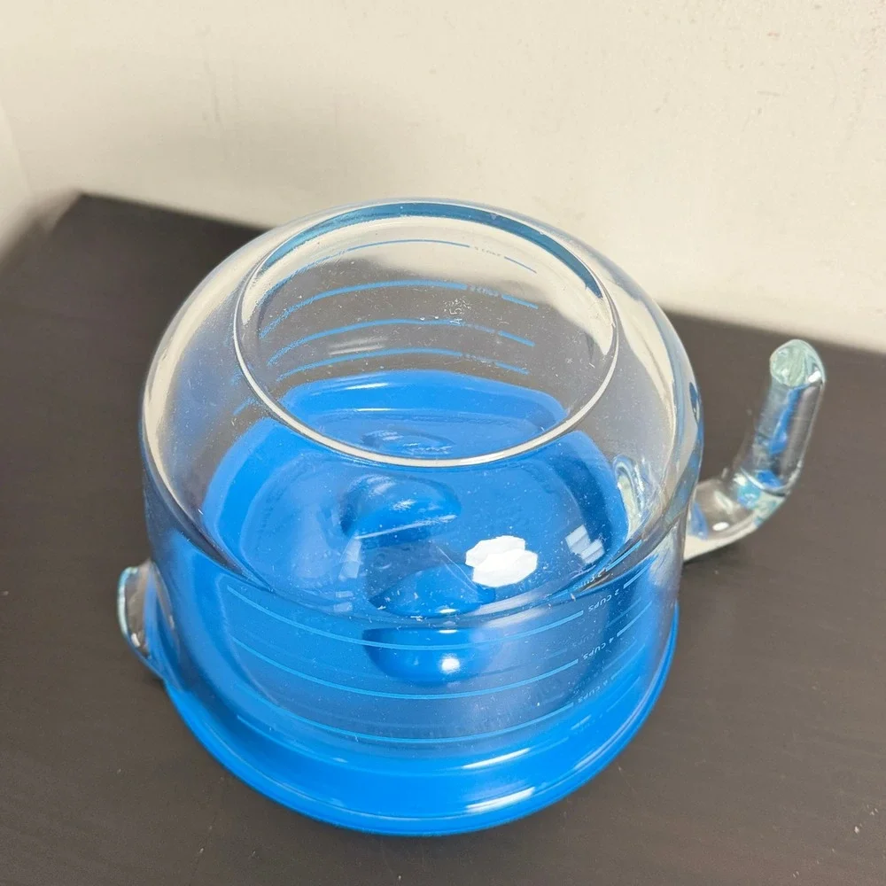Vintage Pyrex Corning M-640 8 Cup Glass Measuring Batter Bowl with Blue Lid USA